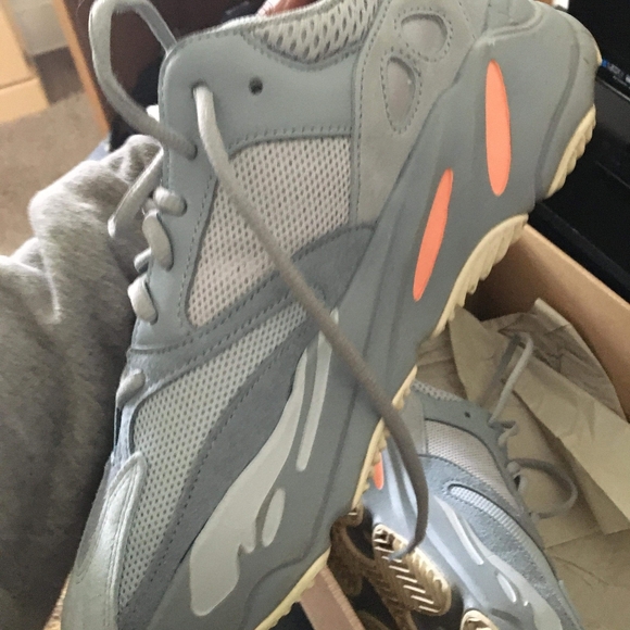 Yeezy boost 700 - Picture 4 of 5